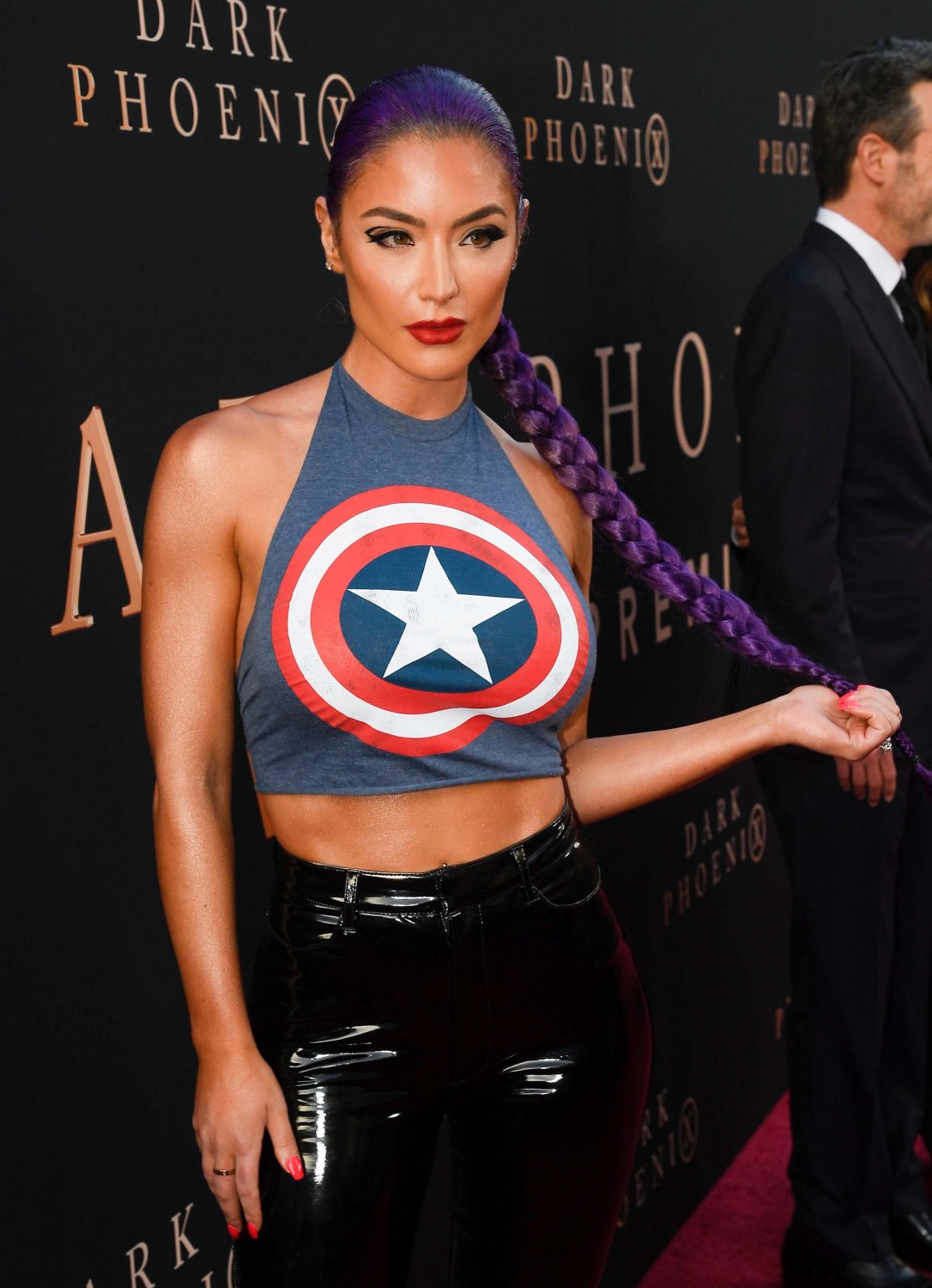 Celeb in PVC pants #Eoi4Zw74